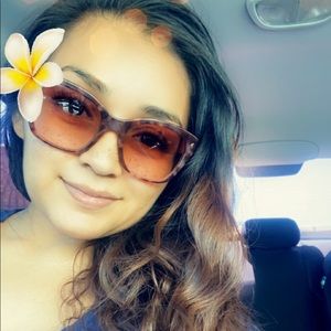 Meet your Posher, Esmeralda
